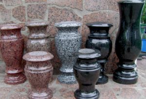 вазоны из мрамора и гранита