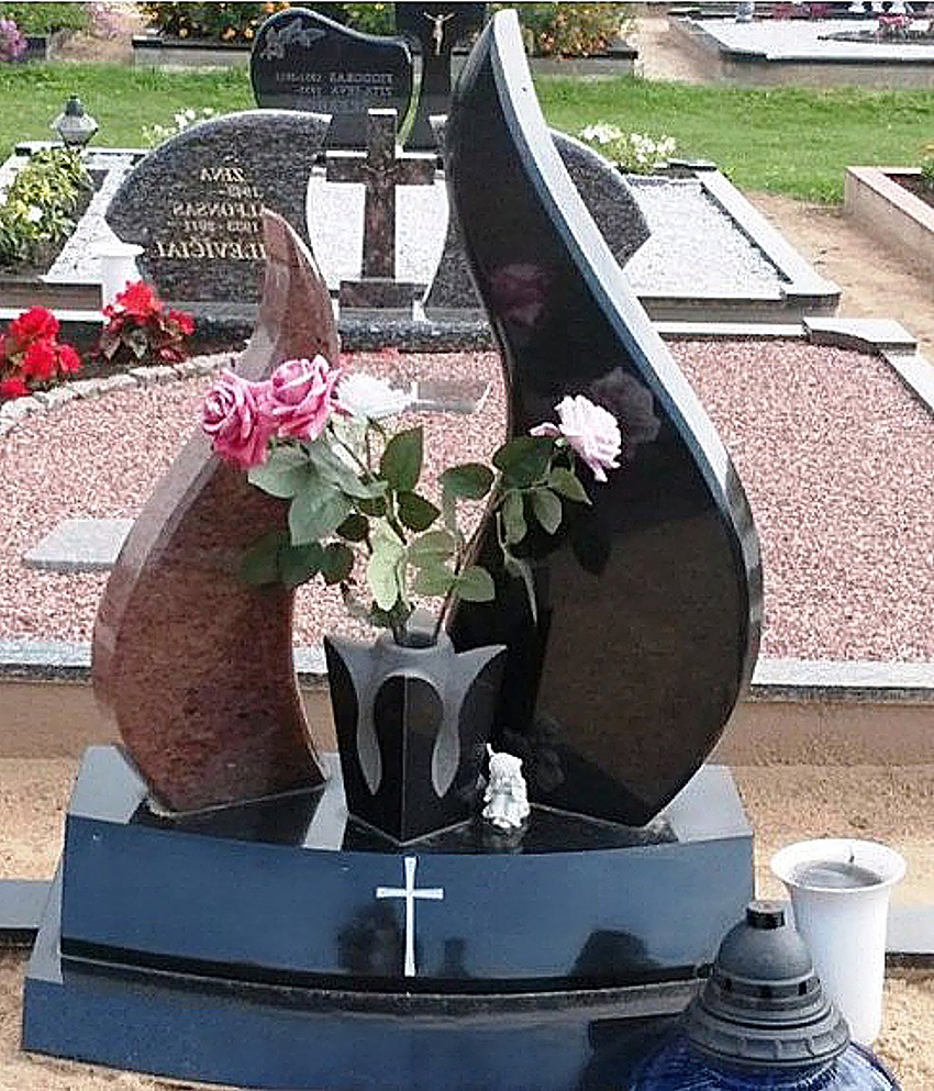 памятник сиволизирующий пламя свечи